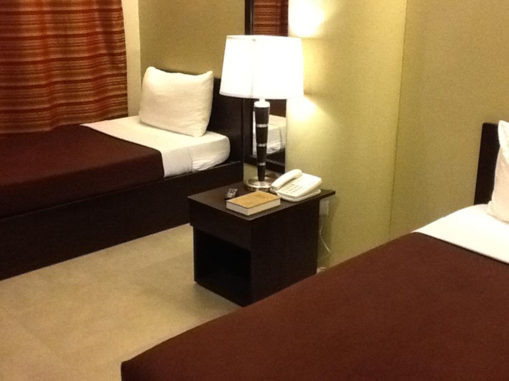 One Hive Hotel y Suites Surigao Exterior foto